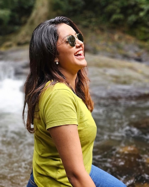  കൊല്ലം ജില്ലയിലെ ആര്യങ്കാവിനടുത്തുള്ള പാലരുവി വെള്ളച്ചാട്ടം കാണാന്‍ മലയാളികള്‍ക്ക് പുറമെ തമിഴ്നാട്ടില്‍ നിന്നുള്ളവരും ധാരാളമായെത്തുന്നുണ്ട്.