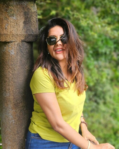  കേരളത്തിലെ പ്രമുഖ വിനോദസഞ്ചാര കേന്ദ്രമായ പാലരുവി വെള്ളച്ചാട്ടം കാണാനിറങ്ങിയ ചിത്രങ്ങള്‍ മഹിമ തന്നെയാണ് ഇന്‍സ്റ്റഗ്രാമിലൂടെ പങ്കുവെച്ചത്.