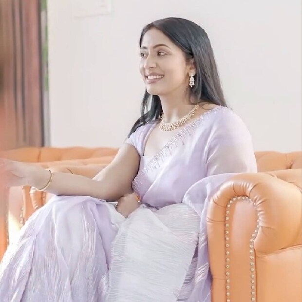  2001ൽ കലോത്സവത്തിലാണ് ഈ കഥ നടക്കുന്നത്. അന്നത്തെ വിദ്യാഭ്യാസമന്ത്രി പി.ജെ ജോസഫിന്‍റെ നാടായ തൊടുപുഴയിലായിരുന്നു കലോത്സവം. പതിവുപോലെ വീറും വാശിയേറിയ പോരാട്ടത്തിനാണ് തൊടുപുഴ സാക്ഷ്യം വഹിച്ചത്. അന്നത്തെ കലോത്സവങ്ങൾക്ക് ഏറെ ഗ്ലാമർ പരിവേഷം നൽകിയത് കലാ പ്രതിഭാ-കലാ തിലക പട്ടങ്ങളായിരുന്നു.