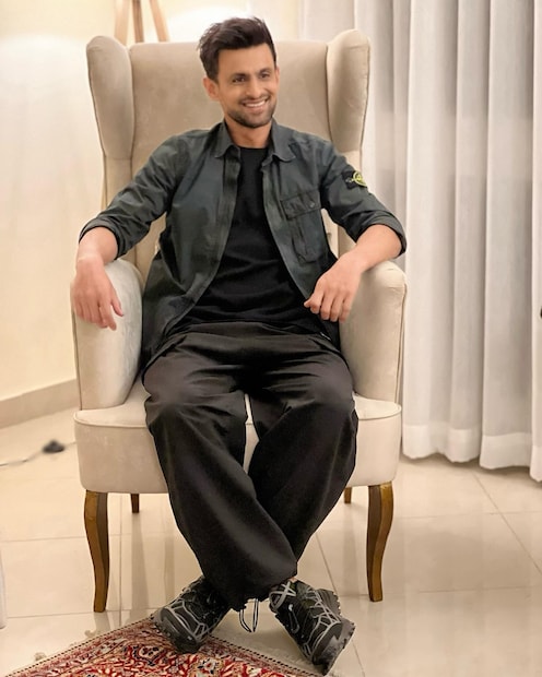 അച്ഛൻ വീണ്ടും വിവാഹിതനായതും കുഞ്ഞിന് സ്കൂളിൽ ഏറെ പ്രയാസങ്ങൾ സഹിക്കേണ്ടി വരുന്നത്രേ. കുട്ടി കടുത്ത മാനസിക സമ്മർദത്തിലൂടെകടന്നു പോകുന്നു. വിവാഹ പ്രഖ്യാപനം നടന്നതോടു കൂടി കുട്ടി ഏറെ കളിയാക്കലുകൾ സഹിക്കേണ്ടാതായി വരുന്നു 