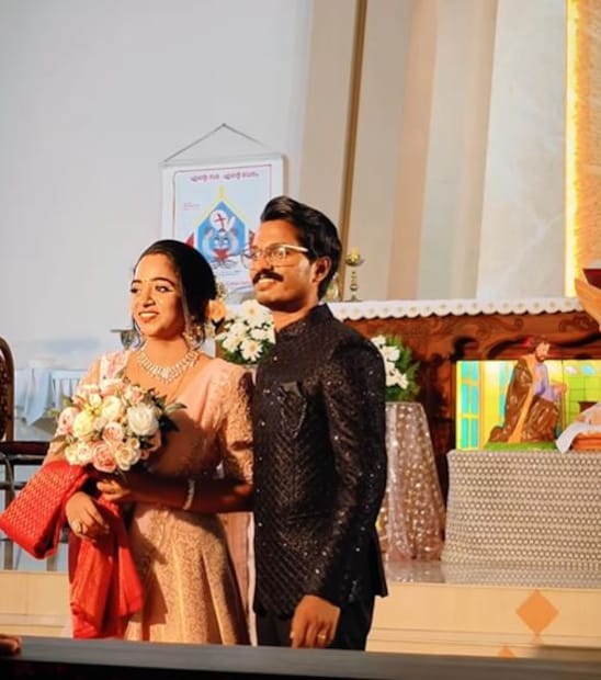  വിവാഹ ചിത്രങ്ങൾ സ്നേഹ സോഷ്യൽ മീഡിയയിൽ പങ്കുവെച്ചിട്ടുണ്ട്. സമൂഹമാധ്യമങ്ങളില്‍ സജീവമായ സ്നേഹ റീൽസുകളിലൂടെയാണ് കരിക്കിന്‍റെ ഭാഗമാകുന്നത്.