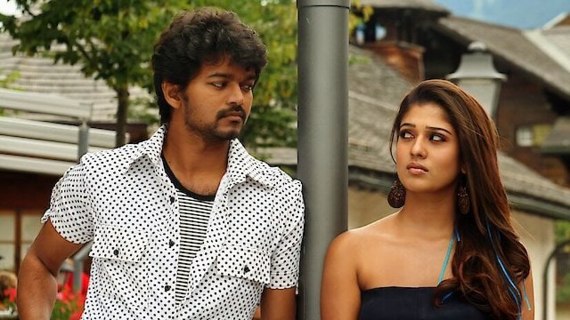  പോക്കിരിയുടെ വന്‍ വിജയത്തിന് ശേഷം പ്രഭുദേവയും വിജയും ഒന്നിച്ച ചിത്രമായിരുന്നു 2009ല്‍ റിലീസായ വില്ല്. നയന്‍താരയാണ് ചിത്രത്തിലെ നായിക. അച്ഛന്‍റെയും (മേജര്‍ ശരവണന്‍)  മകന്‍റെയും (പുകഴ്) കഥാപാത്രങ്ങള്‍ അവതരിപ്പിച്ചത് വിജയ് ആയിരുന്നു. എന്നാല്‍ ഇരുകഥാപാത്രങ്ങളും തമ്മിലുള്ള കോമ്പിനേഷന്‍ സീനുകള്‍ ഇല്ലാതിരുന്നത് ആരാധകരെ നിരാശപ്പെടുത്തി. 