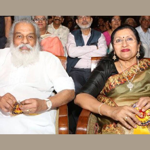 'കാർ വലത്തേക്ക് തിരിഞ്ഞ് വീടിനുള്ളിലേക്ക് പ്രവേശിച്ചു. ചാച്ചൻ (യേശുദാസ്) പിൻസീറ്റിൽ ജനലിനരികെ ഇരിപ്പുണ്ടായിരുന്നു. ഇടതൂർന്ന തലമുടിയുടെ അദ്ദേഹം വിരലോടിച്ചതും ഞാൻ ഇന്നും മറക്കുന്നില്ല,' ദി ന്യൂ ഇന്ത്യൻ എക്സ്പ്രസിന് നൽകിയ അഭിമുഖത്തിൽ പ്രഭ പറഞ്ഞു 
