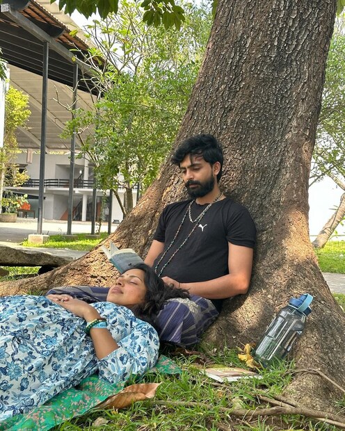 2021 ഒക്ടോബർ മാസത്തിലായിരുന്നു അഭിജിത് പോളിന്റെ വിവാഹം. മർച്ചന്റ് നേവിയിൽ ഉദ്യോഗസ്ഥനാണ് അമലയുടെ സഹോദരൻ. സഹോദരിയുടെ ഇഷ്‌ടത്തിന് കണ്ടുപിടിച്ച വരൻ ജഗത്തിനെ അഭിജിത്തിനും നല്ലതുപോലെ ബോധിച്ചു എന്ന് ഉറപ്പ് 