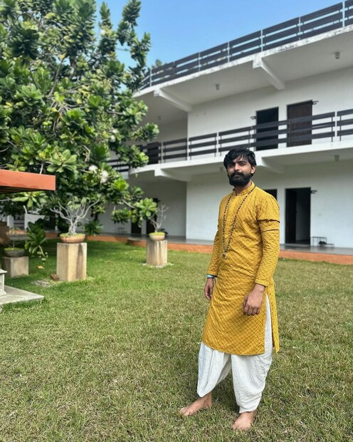  ഇരുവരും ഒന്നിച്ചുള്ള ചിത്രങ്ങളും അമല പങ്കുവെച്ചിട്ടുണ്ട്. ഗർഭിണിയായതുകൊണ്ടാണോ ഈ പ്രണയദിനം ഇത്തരത്തിൽ ആഘോഷിക്കുന്നത് എന്നുള്ള ചോദ്യവും കമന്റുകളായി എത്തിയിട്ടുണ്ട്.