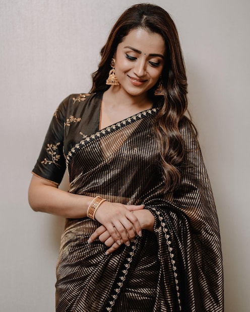  തെന്നിന്ത്യൻ താരം തൃഷയാണ് പത്താമതെത്തിയത്. വിജയ്ക്കൊപ്പം ലിയോയിൽ പ്രത്യക്ഷപ്പെട്ട താരത്തിന്റെ അടുത്ത ചിത്രം അജിത്തിനൊപ്പമാണ്.  മഗിഴ് തിരുമേനി സംവിധാനം ചെയ്യുന്ന വിടാമുയർച്ചിയിലാണ് തൃഷയെ കാണാനാവുക.