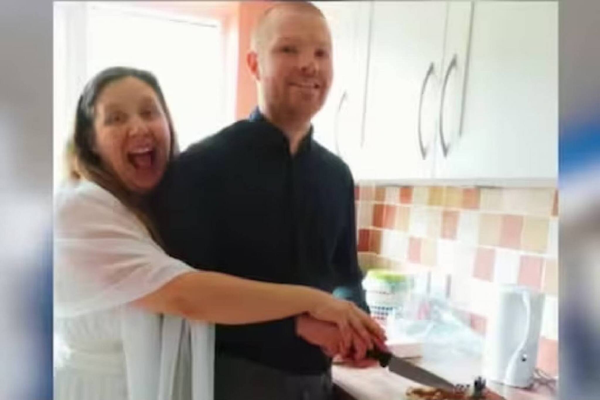 വിവാഹവസ്ത്രവും ചെരിപ്പും ആമസോണില്‍ നിന്ന്; സോഷ്യല്‍ മീഡിയയില്‍ ചര്‍ച്ചയായി യുവതിയുടെ ലളിത വിവാഹം