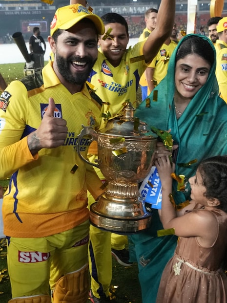  പുറത്തുവന്ന അഭിമുഖം അസംബന്ധമാണെന്നും ജഡേജ പറഞ്ഞു ‘‘ആ അഭിമുഖത്തിൽ പറഞ്ഞിരിക്കുന്നതെല്ലാം അസത്യമാണ്. ഏകപക്ഷീയമായി പറഞ്ഞ കാര്യങ്ങളെല്ലാം ഞാൻ തള്ളിക്കളയുകയാണ്.’’– രവീന്ദ്ര ജഡേജ പ്രതികരിച്ചു.