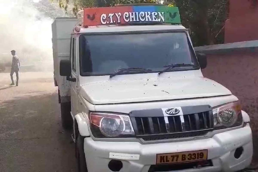  കർണാടക അടക്കമുള്ള സംസ്ഥാനങ്ങളിൽ നിന്നും നിരോധിത പുകയില ഉൽപ്പന്നങ്ങൾ എത്തിക്കുന്ന സംഘത്തിലെ കണ്ണികളാണ് പിടിയിലായത് വിശദമായ ചോദ്യം ചെയ്യലിന് ശേഷം പ്രതികളെ പിന്നീട് കോടതിയിൽ ഹാജരാക്കും.
