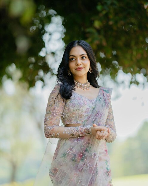  സിനിമയ്ക്ക് പുറമെ സോഷ്യൽ മീഡിയയിൽ സജീവമായ അഹാന, തന്റെ കുഞ്ഞ് വലിയ വിശേഷങ്ങൾ ആരാധകരുമായി പങ്കുവയ്ക്കാറുണ്ട്. അത്തരത്തിൽ അഹാന പങ്കുവച്ച ഒരു കൂട്ടം ഫോട്ടോകൾ വൈറൽ ആയി മാറാറുണ്ട്.