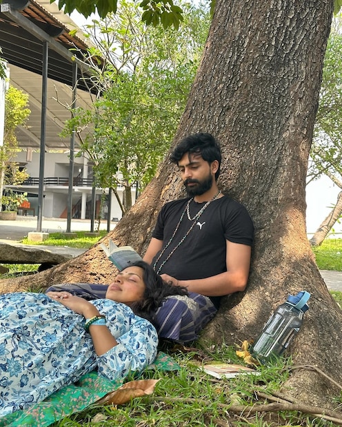 'ഇളൈ' എന്നാണ് അമല പോൾ, ജഗത് ദേശായി ദമ്പതികളുടെ മകന്റെ പേര്. ജൂൺ മാസത്തിലായിരുന്നു കുഞ്ഞിന്റെ ജനനം. കുഞ്ഞു പിറന്ന ശേഷം റിലീസ് ആവുന്ന ആദ്യ അമല പോൾ ചിത്രമാണ് 'ലെവൽ ക്രോസ്സ്'