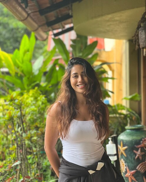  2002 മുതൽ ഞങ്ങൾ ദുബായിൽ ഒരു വാടക വീട്ടിലാണ് താമസിക്കുന്നത്. കൂടാതെ, 2013 മുതൽ റേസിംഗ് എൻ്റെ അഭിനിവേശമാണ്. സത്യത്തിൽ എനിക്ക് ചെന്നൈയിൽ നടത്തുന്ന റേസുകളെ കുറിച്ച് അറിയില്ലായിരുന്നു. നിങ്ങൾ കാണുന്നതുപോലെ ഞാൻ  വളരെ ലളിതമായ ജീവിതമാണ് നയിക്കുന്നത്.