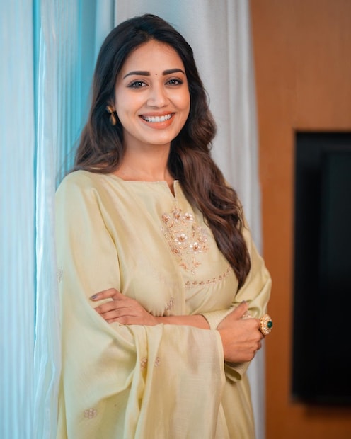  ഉദയനിധി വീട് സമ്മാനമായി നല്‍കിയെന്ന യൂട്യൂബറുടെ ആരോപണം താരം പൂര്‍ണമായും തള്ളി. ഒരു കുടുംബത്തിൻ്റെ പ്രശസ്തി നശിപ്പിക്കുന്നതിന് മുമ്പ് വിവരങ്ങൾ പരിശോധിക്കണമെന്നും അവർ എക്സില്‍ പങ്കുവെച്ച കുറിപ്പിലൂടെ പറഞ്ഞു. 