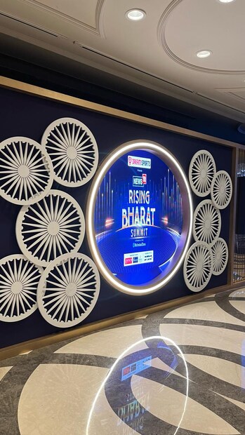  അയോധ്യയിലെ ഗ്രാൻഡ് രാമക്ഷേത്രത്തിൻ്റെ ശില്പിയായ ആശിഷ് സോംപുര, രാംലല്ല വിഗ്രഹത്തിൻ്റെ ചരിത്രകാരനും ജ്വല്ലറി ഡിസൈനറുമായ യതീന്ദർ മിശ്ര എന്നിവരും ആത്മീയതയെക്കുറിച്ചുള്ള തങ്ങളുടെ കാഴ്ചപ്പാടുകൾ പങ്കിടും.