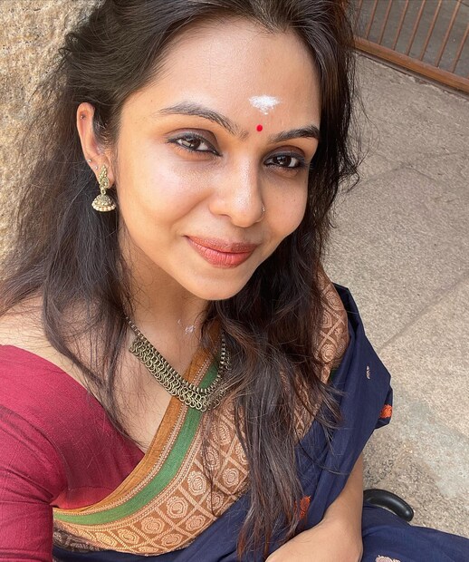 സൗബിന് ഷഹീര് നായകനായെത്തിയ അമ്പിളിയിലെ ആരാധികേ എന്ന പാട്ടുകേട്ടവരുടെ മനസില് കുടിയേറിയ അഭിനേത്രിയാണ് തന്വി റാം. ചുരുങ്ങിയ കാലം കൊണ്ട് തന്നെ മികച്ച നടിയെന്ന് പേരെടുക്കാന് താരത്തിന് സാധിച്ചു. സൗബിന് ഷഹീര് നായകനായെത്തിയ അമ്പിളിയിലെ ആരാധികേ എന്ന പാട്ടുകേട്ടവരുടെ മനസില് കുടിയേറിയ അഭിനേത്രിയാണ് തന്വി റാം. ചുരുങ്ങിയ കാലം കൊണ്ട് തന്നെ മികച്ച നടിയെന്ന് പേരെടുക്കാന് താരത്തിന് സാധിച്ചു.