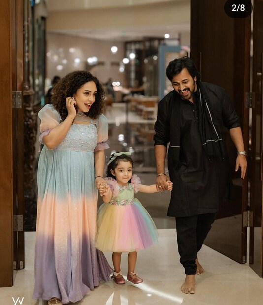  ഇവരുടെ വിശേഷങ്ങൾ എല്ലാം സോഷ്യൽ മീഡിയയിലൂടെ ആരാധകരുമായി പങ്കുവയ്ക്കാറുണ്ട്. ഇതിനു പിന്നാലെ ഇരുവർക്കും പെൺകുട്ടി ജനിച്ചു. തുടർന്ന് സോഷ്യൽ മീഡിയയുടെ ഏറ്റവും ഇഷ്ടപ്പെട്ട സ്റ്റാർ കിഡ് എന്ന താരപരിവേഷത്തിലേക്ക് നില ബേബി എത്തി.