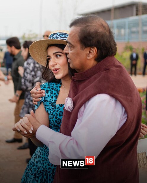  ഓരോ ദിവസവും ഓരോ തീമിലുള്ള വസ്ത്രങ്ങള്‍ ധരിച്ചാണ് അതിഥികള്‍ ആഘോഷ പരിപാടികളില്‍ പങ്കെടുക്കാന്‍ എത്തുന്നത്. രണ്ടാംദിനത്തില്‍ ജംഗിള്‍ ഫീവര്‍ എന്ന ആശയത്തിലുള്ള കോസ്റ്റ്യൂംസ് അണിഞ്ഞാണ് അതിഥികള്‍ എത്തിയത്.