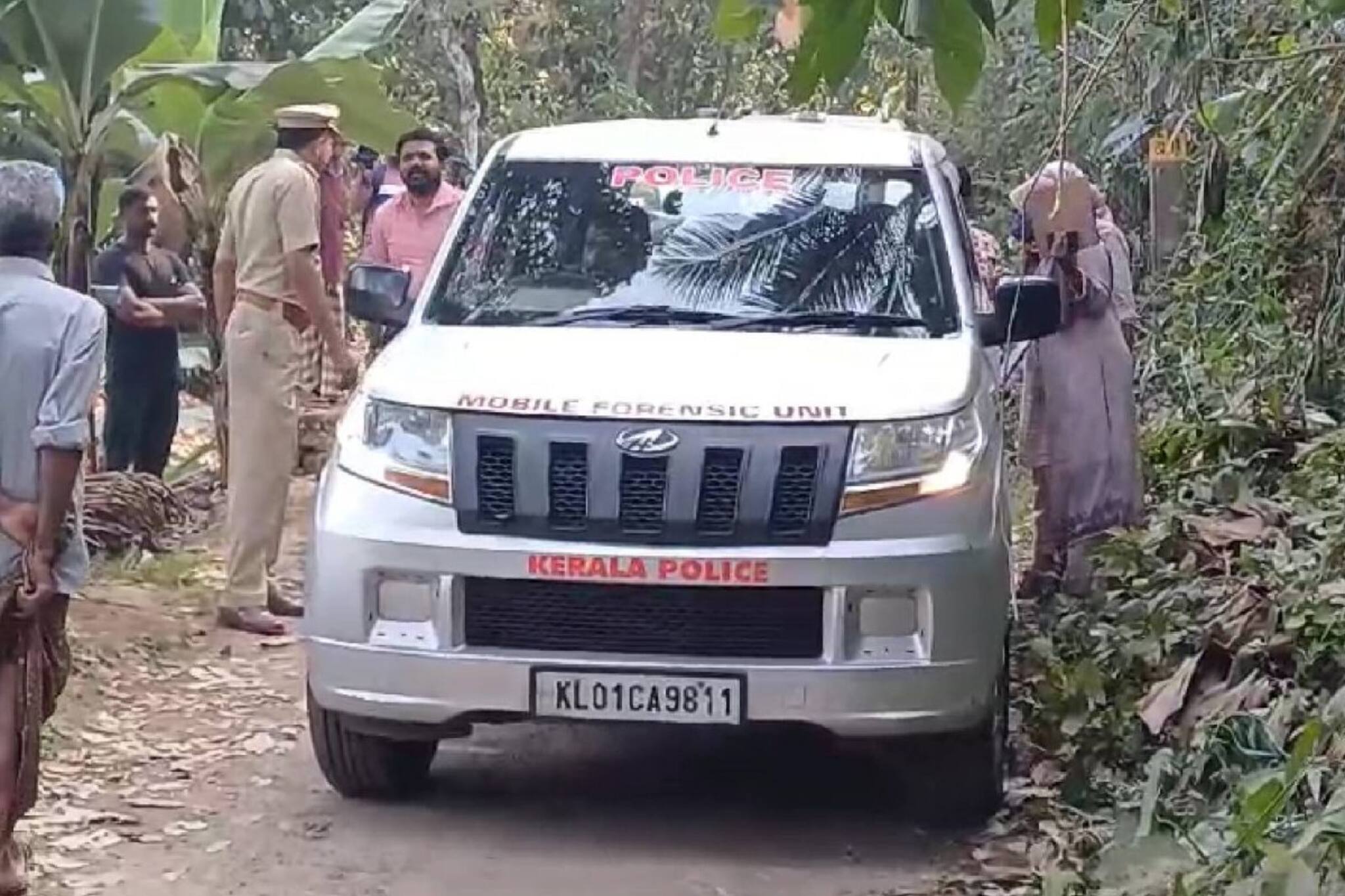 കട്ടപ്പനയിലെ ഇരട്ടക്കൊലപാതകം ആഭിചാരക്കൊല? കൃത്യത്തില്‍ ഭാര്യക്കും മകനും പങ്ക്; മൃതദേഹങ്ങള്‍ പുറത്തെടുത്ത് പരിശോധന