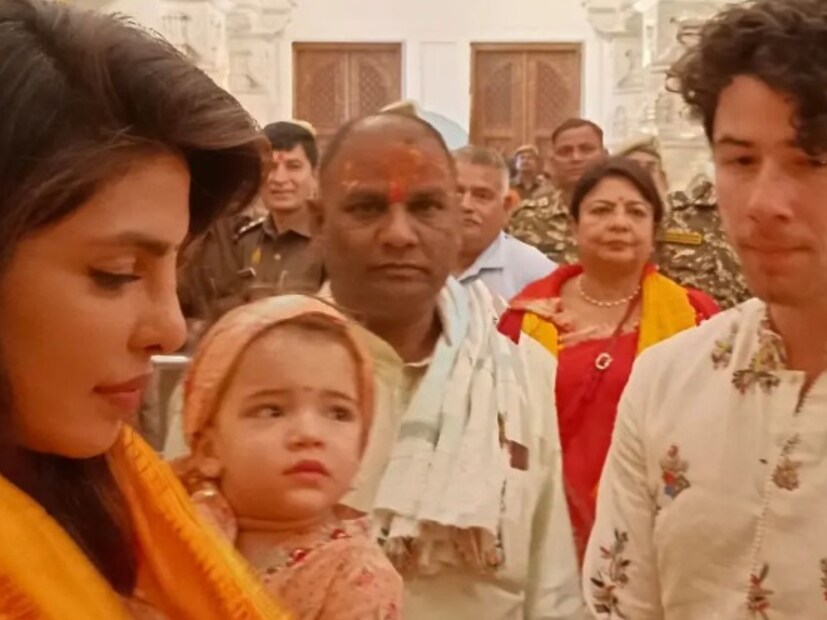  വൈറൽ ബയാനി പങ്കുവെച്ച ചിത്രത്തിൽ മഞ്ഞ സാരിയണിഞ്ഞാണ് പ്രിയങ്കയുള്ളത്. ക്രീം കളറിൽ എംബ്രോഡിയറി വർക്കുള്ള കുർത്തയും പൈജാമയുമാണ് നിക്ക് ജൊനാസിന്റെ വേഷം. മകൾ മാൾട്ടി മേരി പരമ്പരാഗത വസ്ത്രത്തിലാണ് കാണപ്പെട്ടത്.