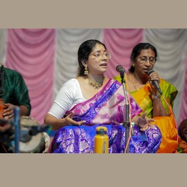 അടിപൊളി പാട്ടുകൾ പാടാനല്ല, കച്ചേരി നടത്താനും സാധിക്കും; ആദ്യ കച്ചേരിയുമായി അഭയ ഹിരണ്മയി