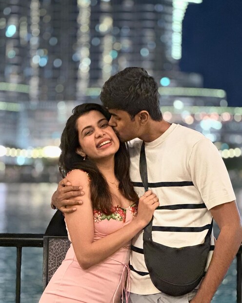  എന്നാൽ ഇപ്പോൾ താരം ഇൻസ്റ്റാഗ്രാമിൽ പങ്കുവച്ച ഒരു സ്റ്റോറിയാണ് ആരാധകർ ഏറ്റെടുത്തിരിക്കുന്നത്. ഒരു കാരണവുമില്ലാതെ ഒരു സ്ത്രീ മറ്റൊരു സ്ത്രീയെ താഴെയിടുന്നുവെങ്കില്‍ അവരാണ് ഭൂമിയിലെ ഏറ്റവും വൃത്തികെട്ട മനുഷ്യര്‍ എന്നായിരുന്നു ദിയയുടെ സ്‌റ്റോറി.