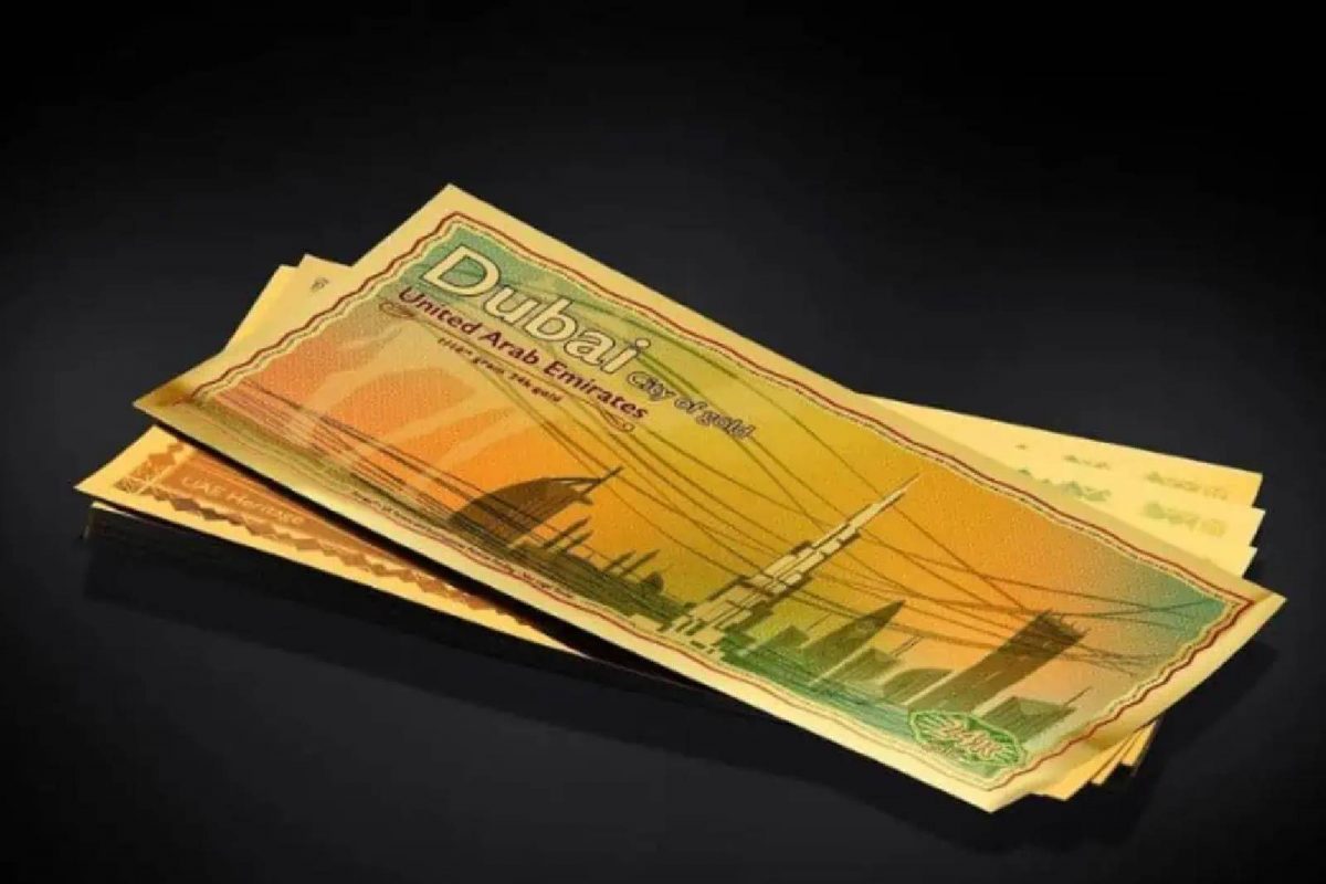 ज्वैलर मालिक ने दुबई में पहला 24 कैरेट सोने का नोट लॉन्च किया ज्वैलर मालिक ने दुबई में पहला 24 कैरेट सोने का नोट लॉन्च किया