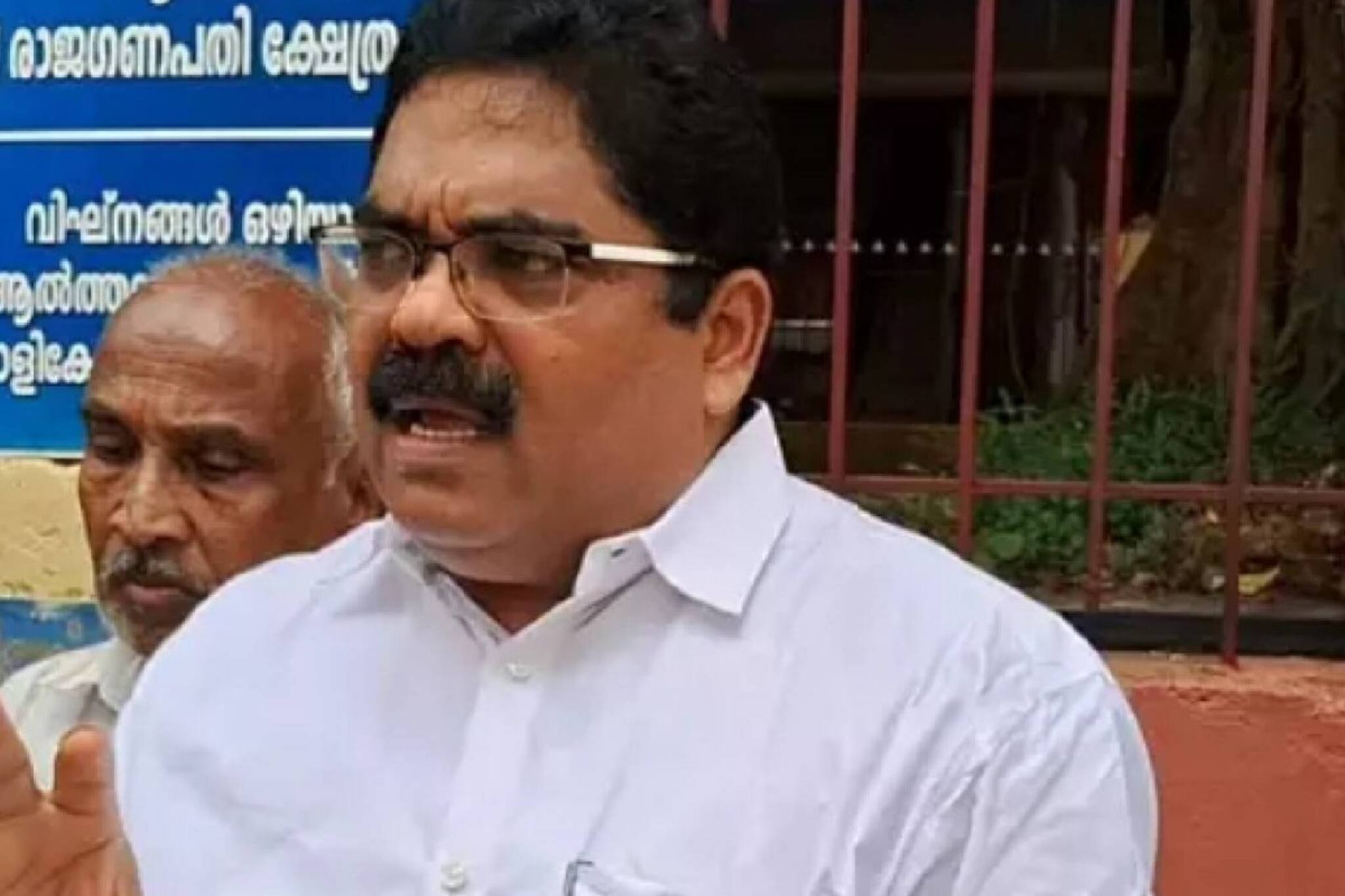 'കണ്ണീരോടെ യുഡിഎഫ് കോട്ടയം ജില്ലാ ചെയർമാൻ' മോൻസ് ജോസഫിൻ്റെ പീഡനത്തിൽ മനം നൊന്ത് രാഷ്ട്രീയം വിടുന്നു