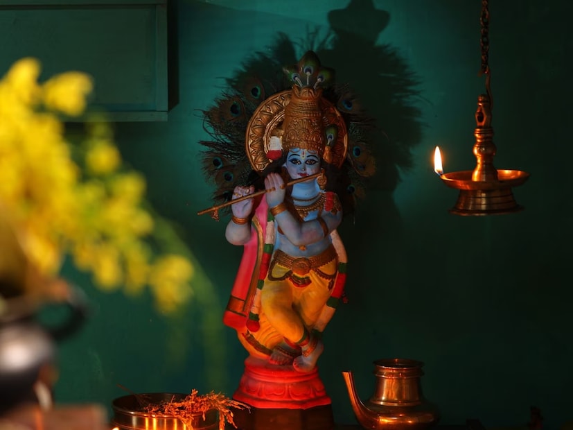  ‌കണിക്കൊന്നപ്പൂവിന്റെ ഭം​ഗിയും വിഷുക്കണിയുടെ ഐശ്വര്യവും എന്നും ജീവിതത്തിൽ ഉണ്ടാവട്ടേ..