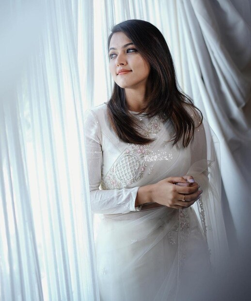 ഇപ്പോഴിതാ താരത്തിന്റെ പുതിയ വിശേഷമാണ് സോഷ്യല്‍ മീഡിയയിൽ ചർച്ച വിഷയം. നടി അപര്‍ണ ദാസും നടൻ ദീപക് പറമ്പോലും വിവാഹിതരാകുന്നുവെന്നാണ് റിപ്പോര്‍ട്ട്.