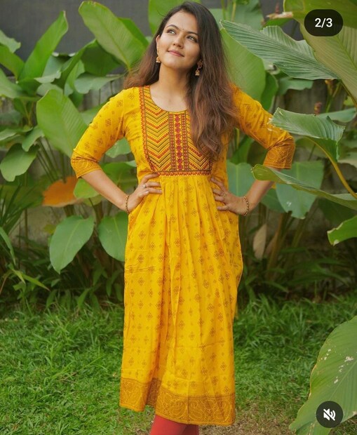  ബീസ്റ്റ് എന്ന ചിത്രത്തിൽ വിജയ്‌യ്ക്കൊപ്പം തമിഴകത്തും നടി അരങ്ങേറ്റം നടത്തി. കഴിഞ്ഞ വർഷം റിലീസ് ചെയ്ത ‘ഡാഡ’ എന്ന തമിഴ് ചിത്രത്തിൽ നായികയായി എത്തിയ അപർണയുടെ പ്രകടനം കയ്യടി നേടിയിരുന്നു.