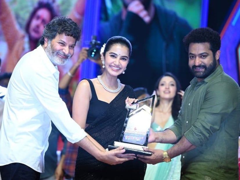  സിനിമയുടെ വിജയാഘോഷം കഴിഞ്ഞ ദിവസം ഹൈദരാബാദില്‍ നടന്നു. അണിയറക്കാര്‍ക്കൊപ്പം ചടങ്ങില്‍ മുഖ്യാതിഥിയായി എത്തിയത് തെലുങ്ക് സൂപ്പര്‍താരം ജൂനിയര്‍ എന്‍ടിആര്‍ ആയിരുന്നു. ഈ വേദിയിൽ അനുപമയെ അപമാനിച്ച ജൂനിയർ എൻടിആർ ആരാധകരുടെ നടപടിയാണ് ഇപ്പോൾ ചർച്ചയാകുന്നത്.
