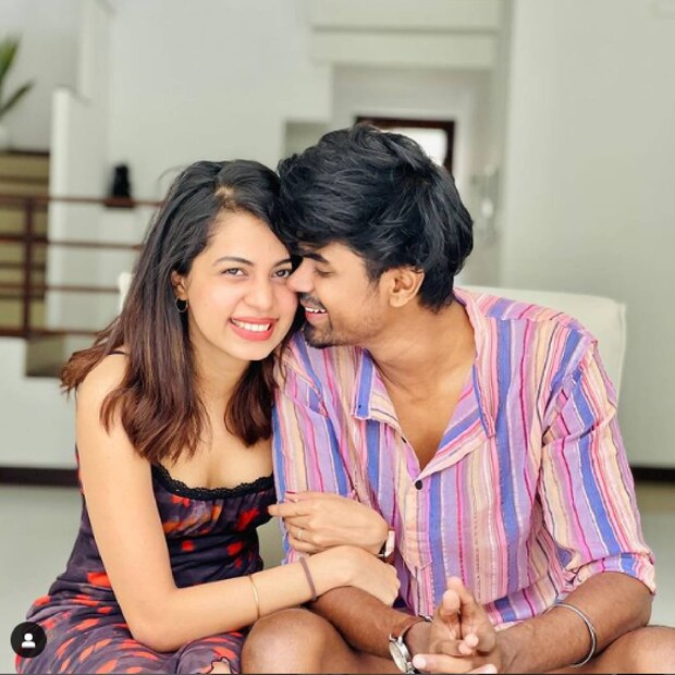 എന്നാൽ ഈ സീരീസിൽ കഴമ്പുണ്ടോ? ഒന്ന് നോക്കിയാലോ? അന്വേഷണം പുരോഗമിക്കുമ്പോൾ ഈ 'സീരീസിൽ' വേറെയും താരങ്ങൾ ഉള്ളതായി കാണാം