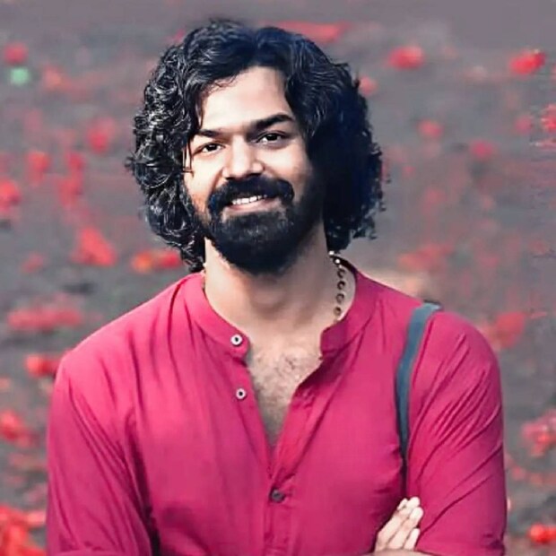 പ്രണവ് ഫിലോസഫി പഠിച്ചയാളാണ്. മകന് അവന്റേതായ ഫിലോസഫി ജീവിതത്തിലുണ്ട് എന്ന് മോഹൻലാൽ. മകന് വായനാശീലമുണ്ട്. അതിനിടയിൽ പ്രണവിനോട് ഈശ്വരപ്രതിഷ്‌ഠയിൽ പോയി പ്രാർത്ഥിക്കൂ എന്ന് പറയാനാവില്ല. അവന് അത് മനസിലാവില്ല