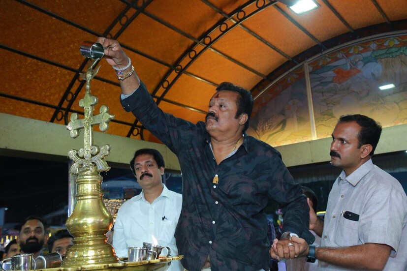  തുടർന്ന് അരുവിത്തുറ പള്ളിയിലെ വിളക്കിൽ എണ്ണ ഒഴിച്ച് പ്രാർത്ഥിച്ചു. ഇത് സ്വകാര്യ സന്ദർശനമായിരുന്നുവെന്നും അരുവിത്തുറ പള്ളിയിൽ പോകണമെന്നത് നേർച്ചയായിരുന്നുവെന്നും സുരേഷ് ഗോപി പ്രതികരിച്ചു.