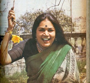 നൈറ്റ് ക്ലബിൽ പാട്ടുപാടി തുടക്കം; സംഗീതം പഠിക്കാതെ 17 ഇന്ത്യൻ ഭാഷകളിൽ ശ്രോതാക്കളുടെ മനംകവർന്ന ഗായിക