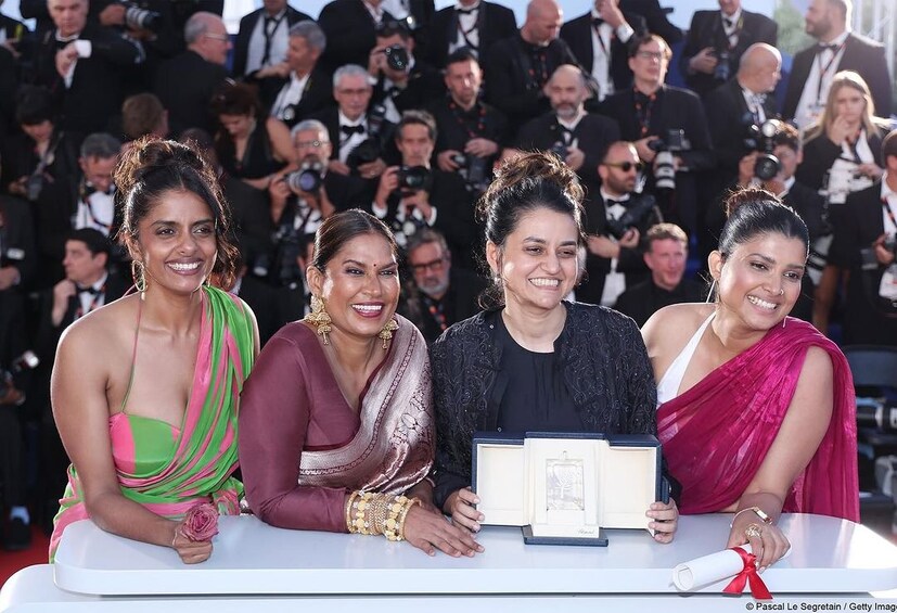 77-ാമത് കാൻ ഫിലിം ഫെസ്റ്റിവലിൽ ചരിത്രനേട്ടം സ്വന്തമാക്കി ഇന്ത്യൻ സിനിമയുടെ അഭിമാനമായി മറിയിരിക്കുകയാണ് 'ഓൾ വി ഇമാജിൻ ആസ് ലൈറ്റ്' എന്ന സിനിമയും അതിലെ അണിയറ പ്രവർത്തകരും. മലയാളികളായ കനി കുസൃതിയും ദിവ്യ പ്രഭയുമാണ് ചിത്രത്തിൽ പ്രധാന കഥാപാത്രങ്ങളെ അവതരിപ്പിച്ചത്. 77-ാമത് കാൻ ഫിലിം ഫെസ്റ്റിവലിൽ ചരിത്രനേട്ടം സ്വന്തമാക്കി ഇന്ത്യൻ സിനിമയുടെ അഭിമാനമായി മറിയിരിക്കുകയാണ് 'ഓൾ വി ഇമാജിൻ ആസ് ലൈറ്റ്' എന്ന സിനിമയും അതിലെ അണിയറ പ്രവർത്തകരും. മലയാളികളായ കനി കുസൃതിയും ദിവ്യ പ്രഭയുമാണ് ചിത്രത്തിൽ പ്രധാന കഥാപാത്രങ്ങളെ അവതരിപ്പിച്ചത്.