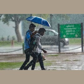 Kerala Rains | തെക്കൻ കേരളത്തിലും മധ്യകേരളത്തിലും അതിതീവ്ര മഴ മുന്നറിയിപ്പ്; നാല് ജില്ലകൾക്ക് റെഡ് അലർട്ട്