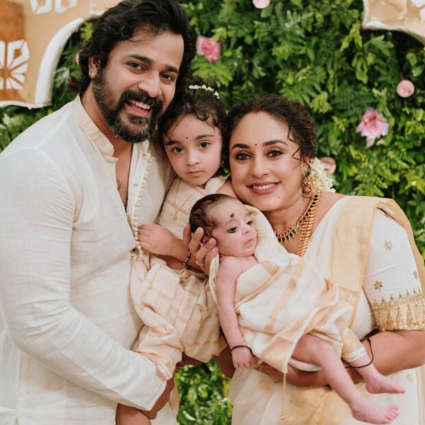 Pearle Maaney, Pearle Maaney daughter, Nila, Nitara Srinish, Pearle Maaney second daughter, Srinish Aravind, Pearle Maaney pregnancy, പേളി മാണി, ശ്രീനിഷ് അരവിന്ദ്, നില ശ്രീനിഷ്, നിതാര ശ്രീനിഷ്