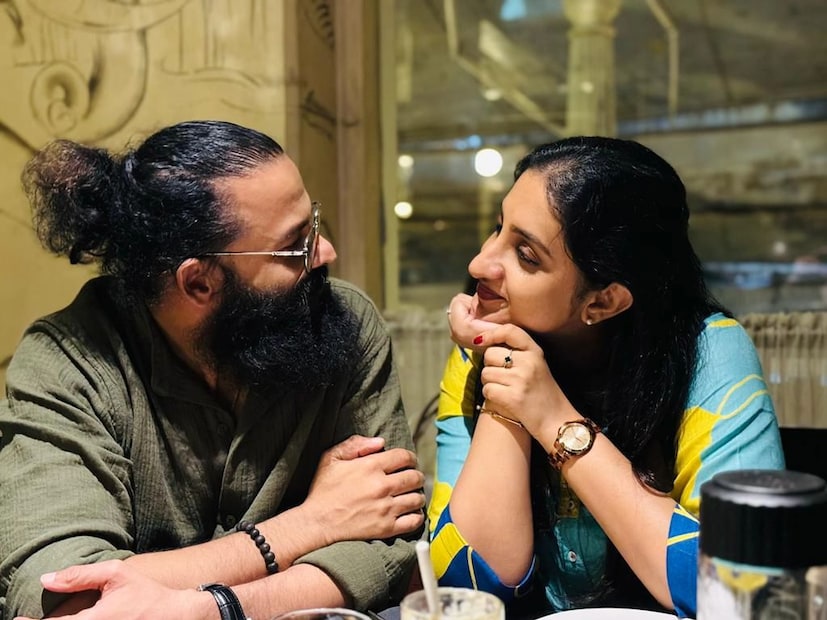  ജയസൂര്യയെ പോലെ തന്നെ ഇപ്പോള്‍ പ്രേക്ഷകർക്ക് പ്രിയങ്കരിയാണ് സരിത ജയസൂര്യ. കോസ്റ്റിയൂം ഡിസൈനറായി സിനിമാ രംഗത്തേക്ക് ഇറങ്ങിയ സരിത ഡിസൈന്‍ ചെയ്ത ഡ്രസ്സുകള്‍ എല്ലാം ഇടയ്ക്ക് ട്രെന്റിങ് ആകാറുണ്ട്.