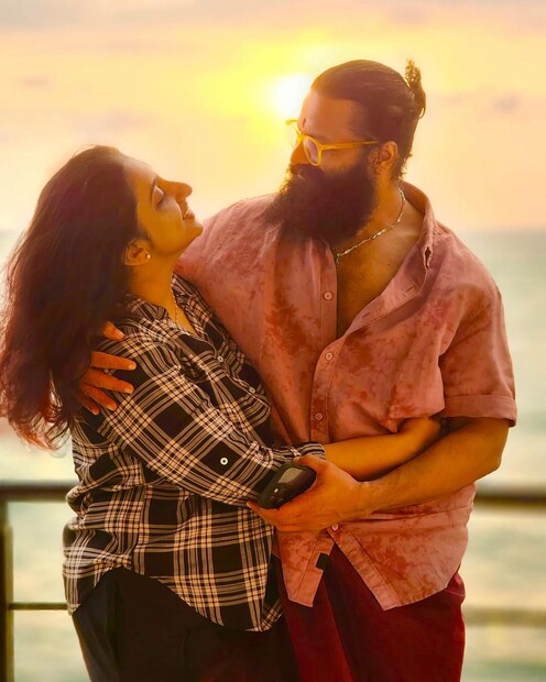  "എന്റെ പ്ലാന്‍ ഇന്ത്യന്‍ ഹീറോയിന് ജന്മദിനാശംസകള്‍. നീ എനിക്ക് എല്ലാം മികച്ചതാക്കി"- എന്നാണ് ജയസൂര്യ പറഞ്ഞത്. 'പ്ലാന്‍ ഇന്ത്യന്‍ ഹീറോയ്ക്ക്' നന്ദി എന്ന് പറഞ്ഞ് സരതിയും കമന്റ് ബോക്‌സില്‍ എത്തുകയായിരുന്നു.