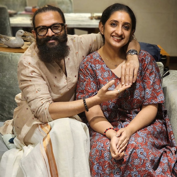  താരപത്‌നിയ്ക്ക് ജന്മദിനാശംസകള്‍ അറിയിച്ച് ഒരുപാട് സെലിബ്രിറ്റി കമന്റുകളും വരുന്നുണ്ട്. മാളവിക മേനോന്‍, വീണ നായര്‍ എന്നിങ്ങനെ നിരവധിപേരാണ് ആശംസകളുമായി എത്തിയത്. 