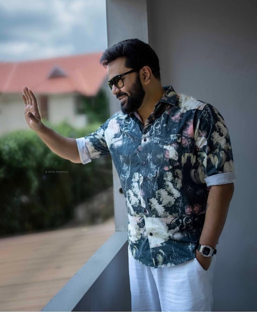  ഇപ്പോഴിതാ ഇന്ദ്രജിത്ത് പങ്കുവച്ചിരിക്കുന്ന ഒരു പുതിയ പോസ്റ്റ് ആണ് ആരാധകർക്കിടയിൽ ഏറെ ചർച്ച ചെയ്യപ്പെടുന്നത്.