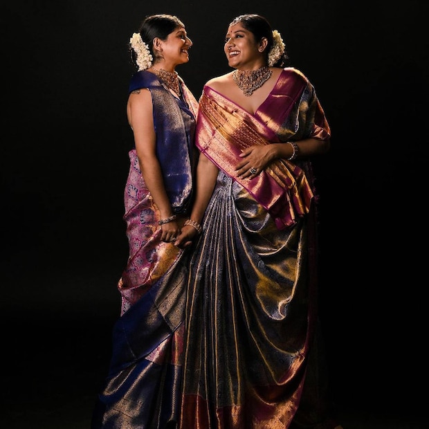 അഭയ ഹിരണ്മയി എന്ന പേര് മലയാള സിനിമാ പിന്നണി ഗാനരംഗത്ത് മാത്രമായി ഒതുക്കാൻ ഈ ഗായികയ്ക്ക് ആഗ്രഹമില്ല. രണ്ടു വർഷങ്ങൾക്ക് മുൻപ് അഭയ മറ്റൊരു കാര്യത്തിൽക്കൂടി തുടക്കമിട്ടിരുന്നു. പാട്ടുപോലെ അഭയക്ക് ഏറെ വൈദഗ്ധ്യമുള്ള മേഖലയാണ് ഫാഷൻ. പേരിന്റെ ഒരു ഭാഗം അടർത്തി അഭയ തന്റെ വസ്ത്രബ്രാൻഡിന് രൂപം നൽകി. 'ഹിരണ്മയ' എന്ന് പേരിട്ടു 