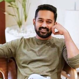 Asif Ali | നടൻ ആസിഫ് അലിയെ വിഗ് ഇല്ലാതെ കണ്ടുവെന്ന് ആരാധകൻ; ആസിഫിന്റെ യഥാർത്ഥ ലുക്ക് എങ്ങനെ?