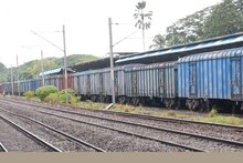കാഞ്ഞങ്ങാട് സ്റ്റേഷനിൽ ഗുഡ്സ് ട്രെയിൻ തെറ്റായ ട്രാക്കിൽ നിർത്തിയിട്ട് ലോക്കോ പൈലറ്റ് ഇറങ്ങിപ്പോയി