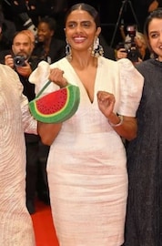 'ബിരിയാണിയിലെ രാഷ്ട്രീയം ഇഷ്ടമല്ലെങ്കിലും ചെയ്തത് പണമില്ലാതിരുന്നത് കൊണ്ട്: അന്ന് കുറെ കരഞ്ഞു:' നടി കനി കുസൃതി 'ബിരിയാണിയിലെ രാഷ്ട്രീയം ഇഷ്ടമല്ലെങ്കിലും ചെയ്തത് പണമില്ലാതിരുന്നത് കൊണ്ട്: അന്ന് കുറെ കരഞ്ഞു:' നടി കനി കുസൃതി