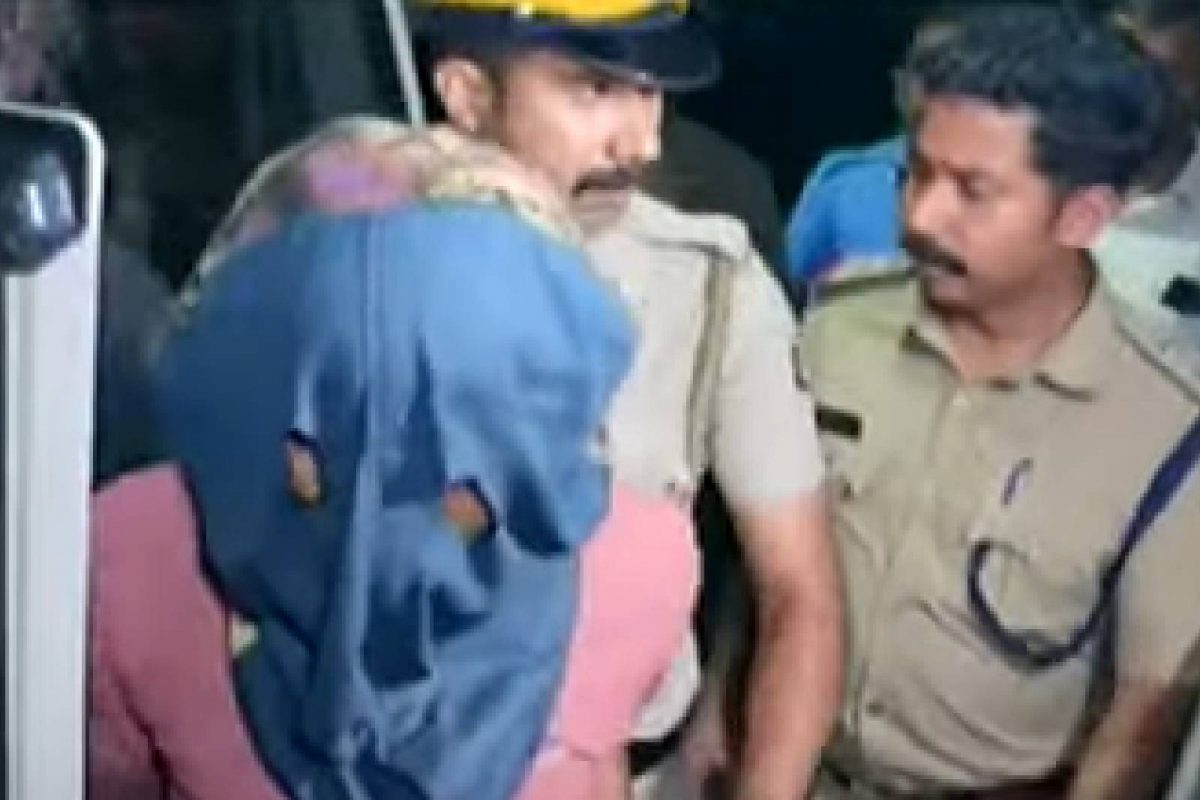 कासरगोड में 10 साल की बच्ची से रेप के मामले में आरोपी आंध्र से गिरफ्तार कासरगोड में 10 साल की बच्ची से रेप के मामले में आरोपी आंध्र से गिरफ्तार