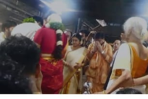 Malavika Jayaram |  ജയറാം കണ്ണീരോടെ മാളവികയെ ഗുരുവായൂരിൽ നവനീതിന് കൈ പിടിച്ചു നൽകി