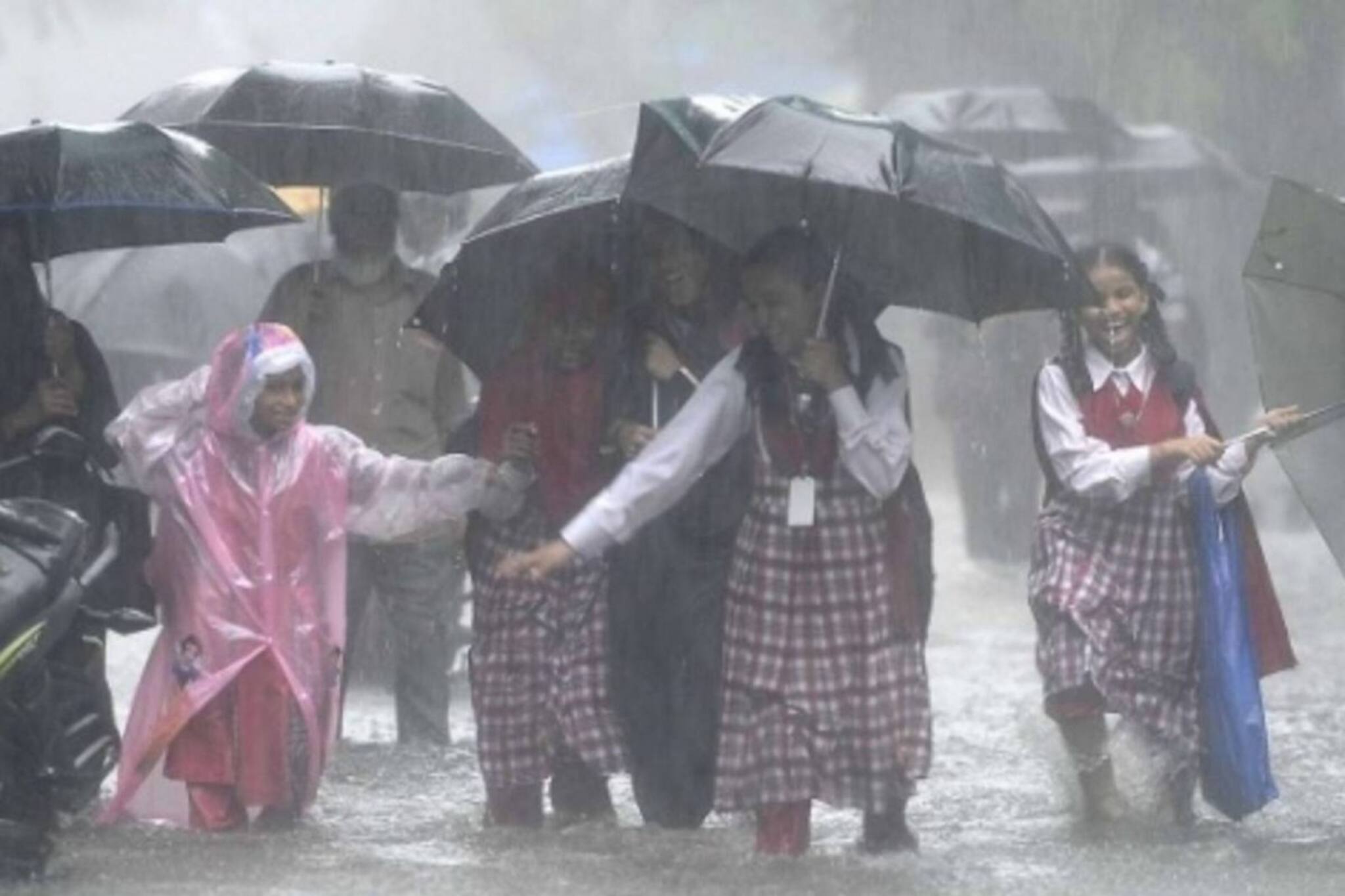 കാലവര്‍ഷം വെള്ളിയാഴ്ച എത്തും; ഇത്തവണ മഴ കനക്കും;  ജൂണിൽ കരുതൽ വേണമെന്ന് കാലാവസ്ഥാ വകുപ്പ്