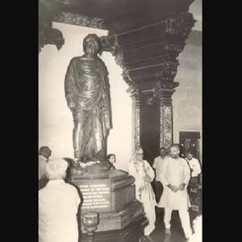 33 വർഷങ്ങൾക്ക് മുൻപ് വിവേകാനന്ദപ്പാറ കാണാൻ പോയ ആളെ പരിചയമുണ്ടോ? ചിത്രം വൈറൽ